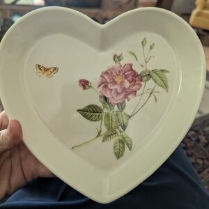 Gorgeous heart dish w butterfly & Rose. Superb Condition